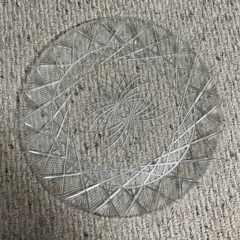 ⚪️Large, clear with design, plastic platter for serving, preowned⚪️